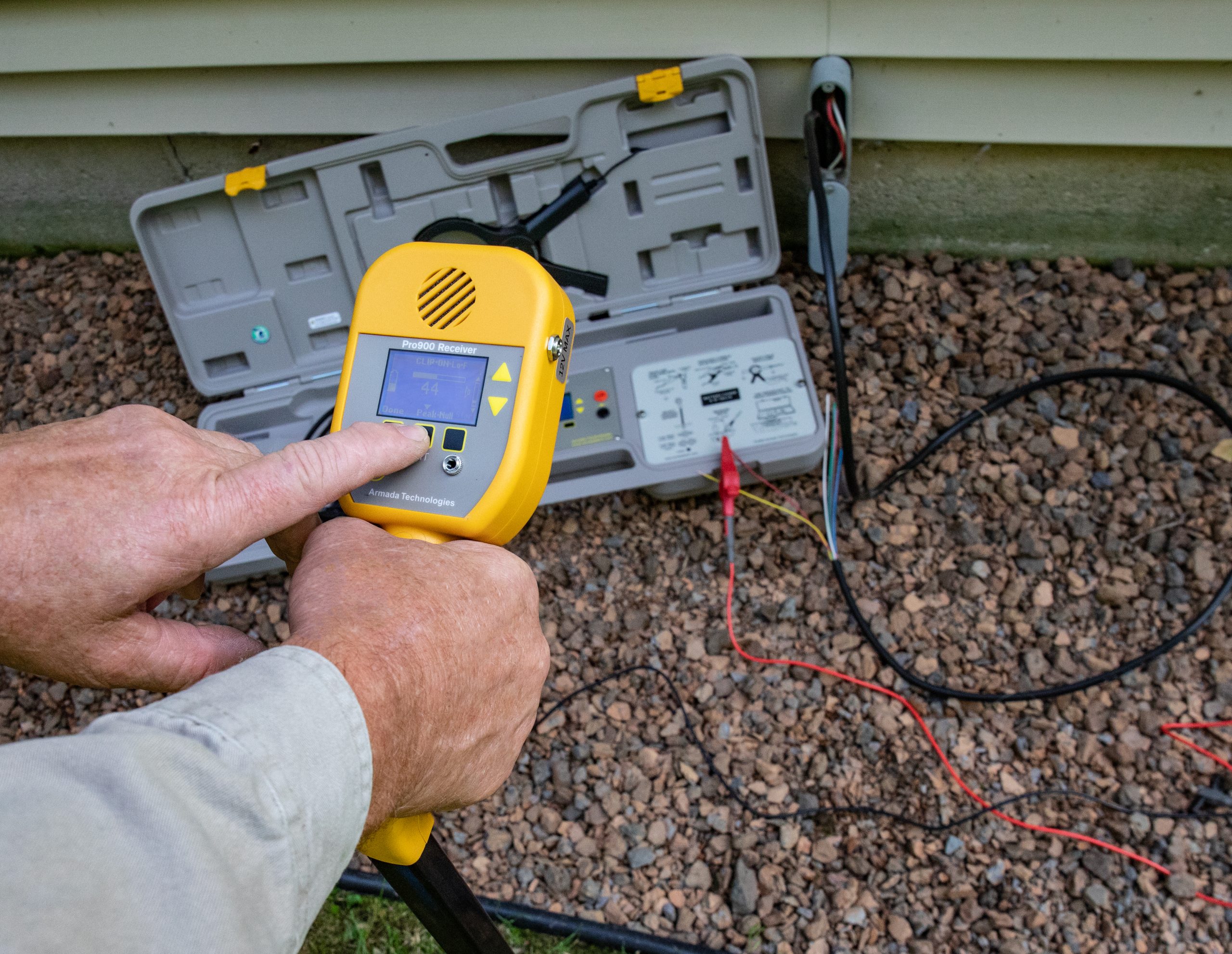 Pro900™ Advanced Digital Cable and Wire/Valve Locator