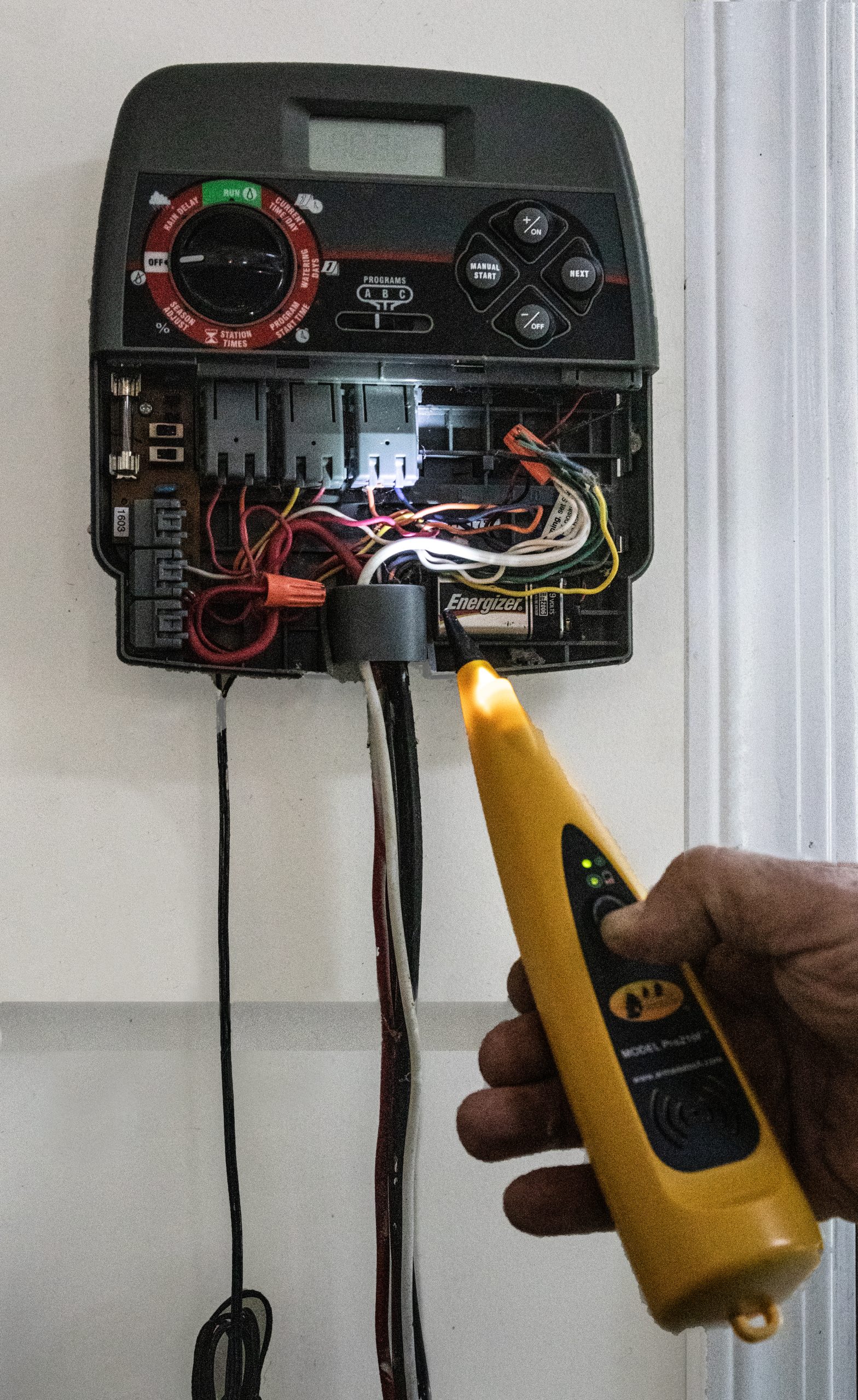 Pro220A™ Advanced AC Filtered CATV Tone and Probe Kit